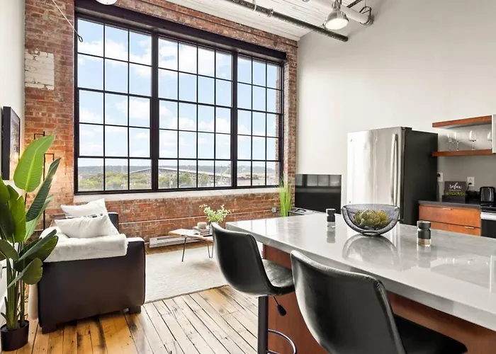 Apartment The Urban Loft - Stylish Industrial Living *