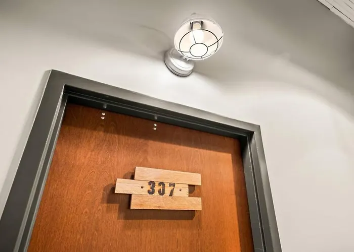 The Urban Loft - Stylish Industrial Living Apartment Peoria